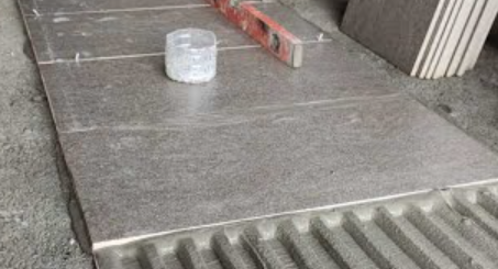 Mengenal Perbedaan Perekat Keramik dengan Semen Pasir